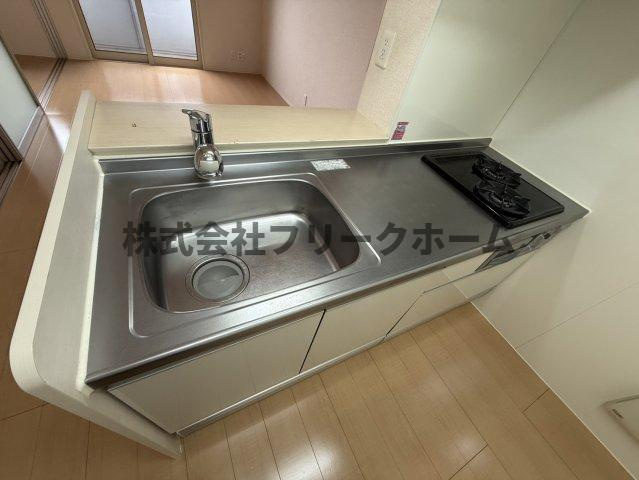 三鷹市深大寺２丁目のアパートのキッチン