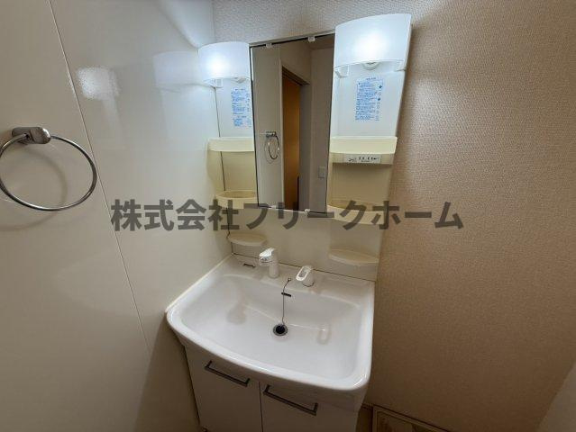 三鷹市深大寺２丁目のアパートの洗面所