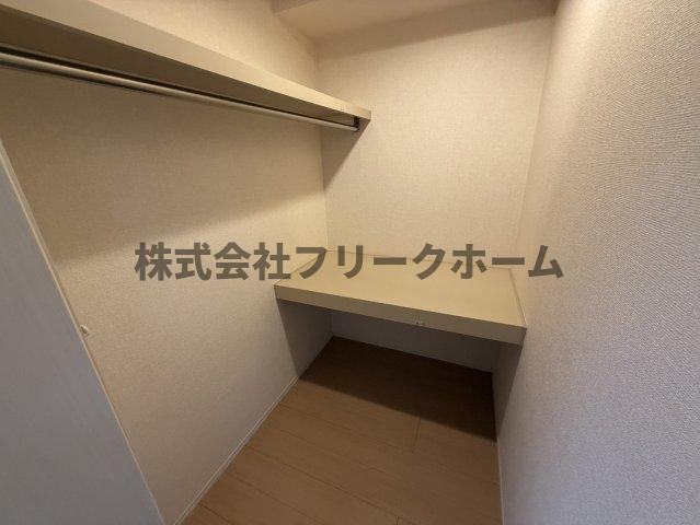 三鷹市深大寺２丁目のアパートの収納