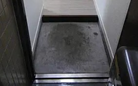 松戸カサベラ六番館の玄関