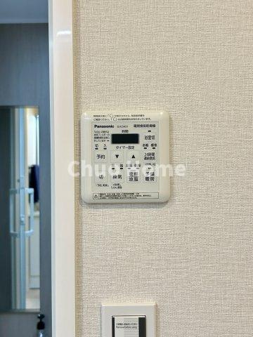 トーア平井マンションの冷暖房・空調設備|【浴室乾燥機】暖房・冷風・換気・乾燥が可能です。毎日を快適に過ごせるうれしい機能が揃っています。雨の日の洗濯物も安心です。