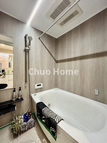 トーア平井マンションの浴室|【バスルーム】暖房換気乾燥機付きシステムバスルーム。暖房・冷風・換気・乾燥など、毎日を快適に過ごせるうれしい機能が揃っています。雨の日の洗濯物も安心です。