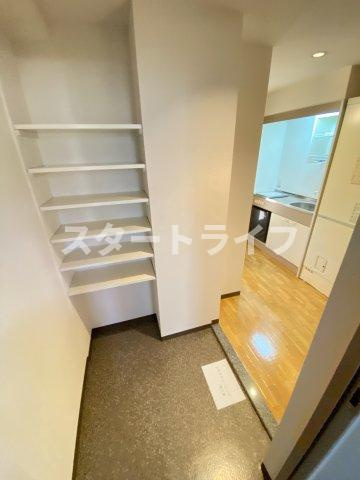 大阪市東淀川区西淡路１丁目の賃貸マンションの玄関