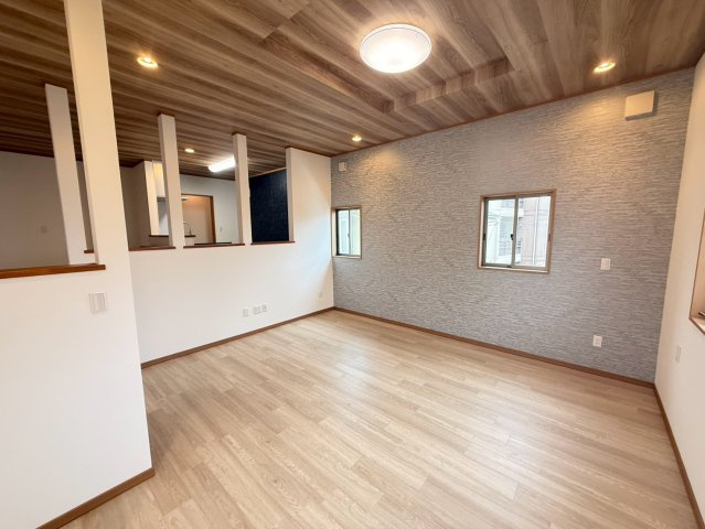 【居間・リビング】 | 三島市長伏　中古戸建