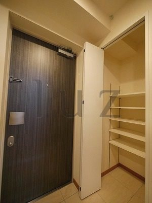 リシャール川崎THEWESTの玄関