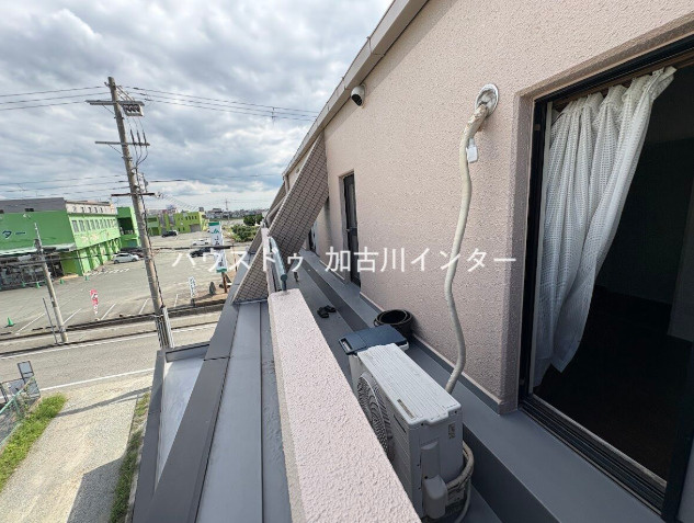 プレステージ東加古川のバルコニー|角部屋ならではの開放感♪リビング側から側面まで続く、広々としたバルコニーが魅力です