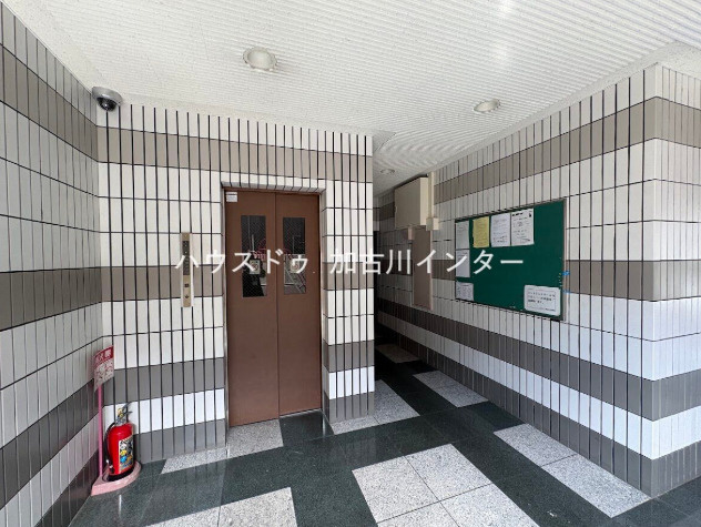 プレステージ東加古川のその他共用部分|定期的なメンテナンスと清掃が行き届いた、清潔感のあるエレベーター