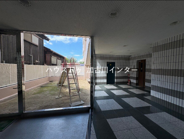 プレステージ東加古川の外観|お子様を安心して遊ばせられる、敷地内の安全なプライベート広場
