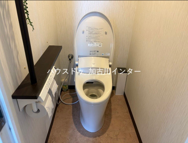 プレステージ東加古川のトイレ|空間を広く使え、リフォームされたトイレです