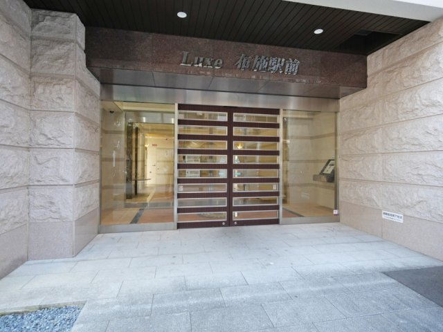 Luxe布施駅前のエントランス