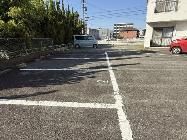ラ バンリュ東合川の駐車場|敷地内の駐車場