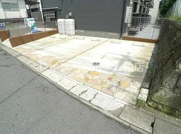 特典：仲介手数料が無料です!!の駐車場|※空き無し