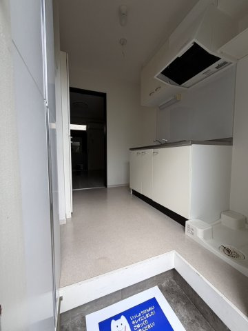 府中市住吉町２丁目のアパートの玄関