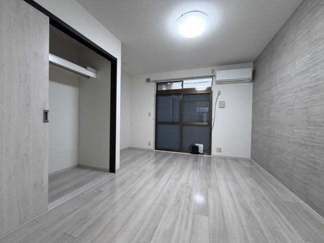 府中市住吉町２丁目のアパートの居間・リビング