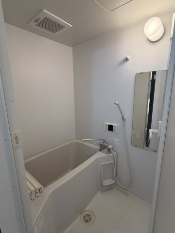 府中市住吉町２丁目のアパートの浴室