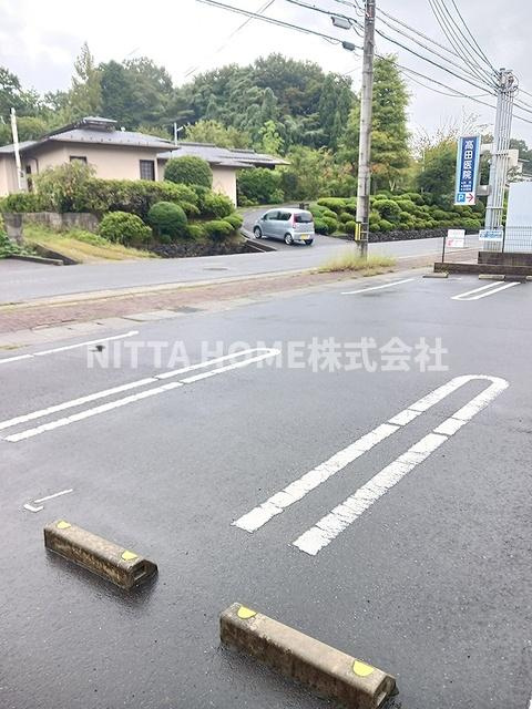 メル　カノン１の駐車場|敷地内に駐車場も完備♪