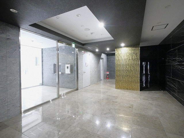 リアライズ布施駅前のロビー