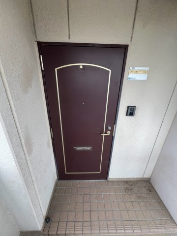 グリーンコート西田の玄関