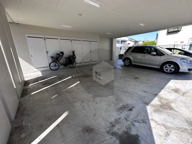 アヴィタンテ鴻池の駐車場