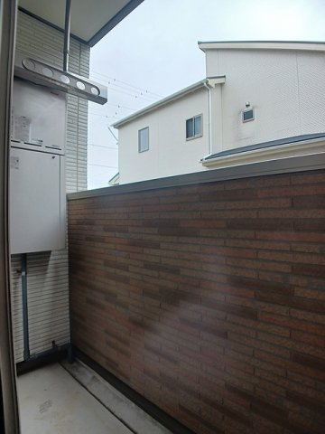 マンス　シャンのバルコニー