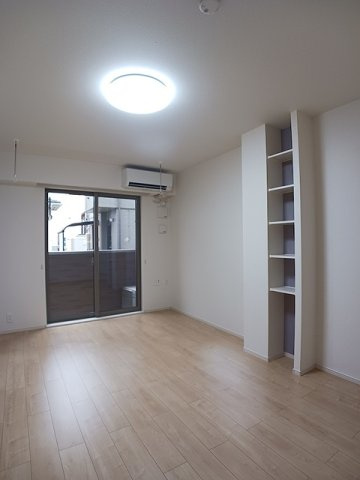 マンス　シャンの居間・リビング