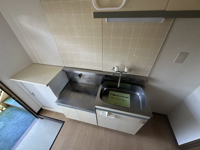 川崎市多摩区西生田３丁目のアパートのキッチン|同間取り2階別部屋参考写真