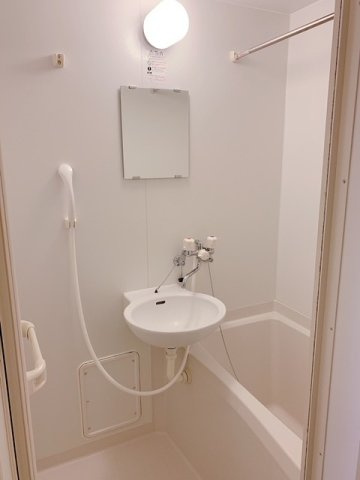 レオパレスシャンブル小林の浴室
