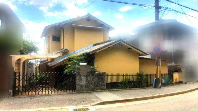 甲陽園東山町古家付土地の外観|東側一段低くく通風、陽当たり良好