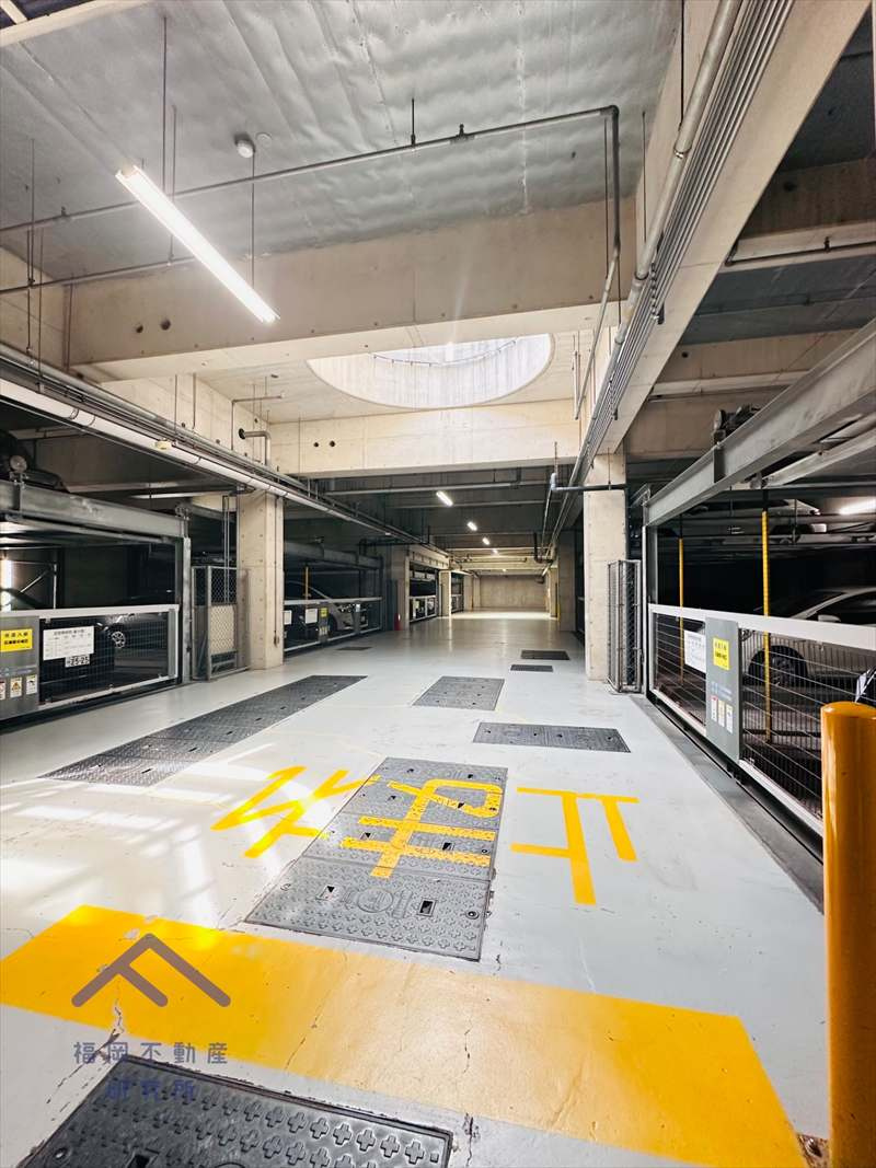 百道タワーの駐車場