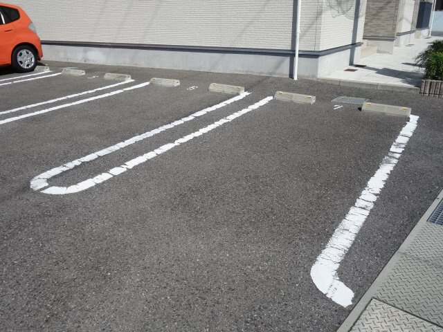 ネッスルシックスの駐車場