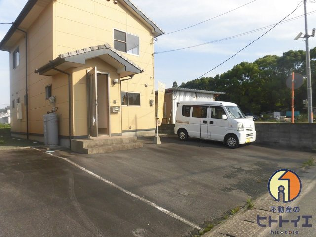 スカイサンフラワーの駐車場|駐車場があるので、車を買う予定の方も安心です