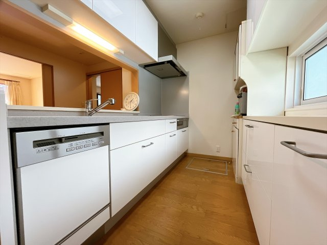 熊谷市新堀　戸建のキッチン|カップボード設置済！