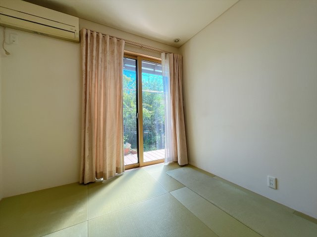 熊谷市新堀　戸建の和室|電動シャッター付１階和室は２帖の納戸付