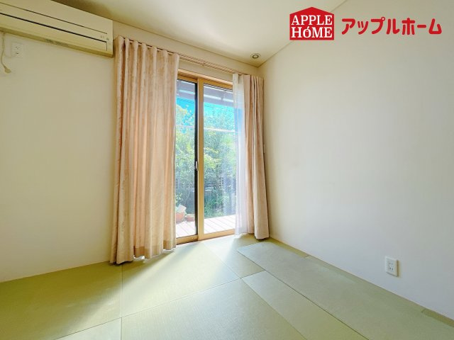 熊谷市新堀　戸建の和室|電動シャッター付１階和室は２帖の納戸付