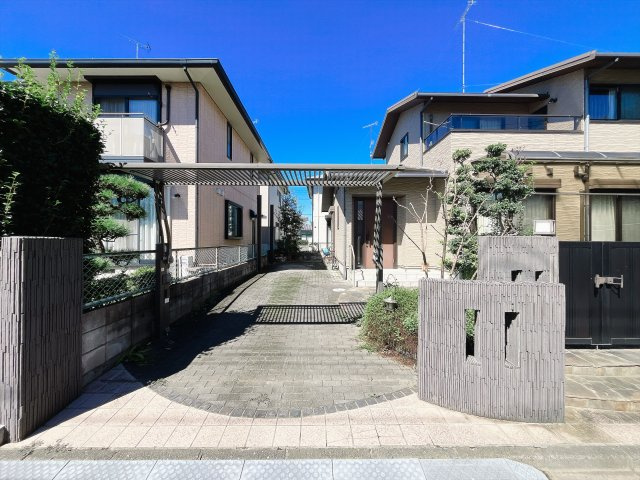 熊谷市新堀　戸建のその他|電動式カーゲート付の駐車場です！