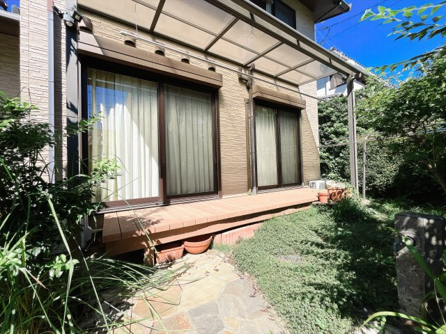 熊谷市新堀　戸建の庭|リビング・和室前にテラス付ウッドデッキ！