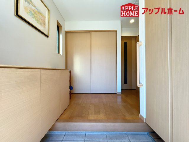 熊谷市新堀　戸建の玄関|土間収納付広々玄関！ホールにも収納完備です。