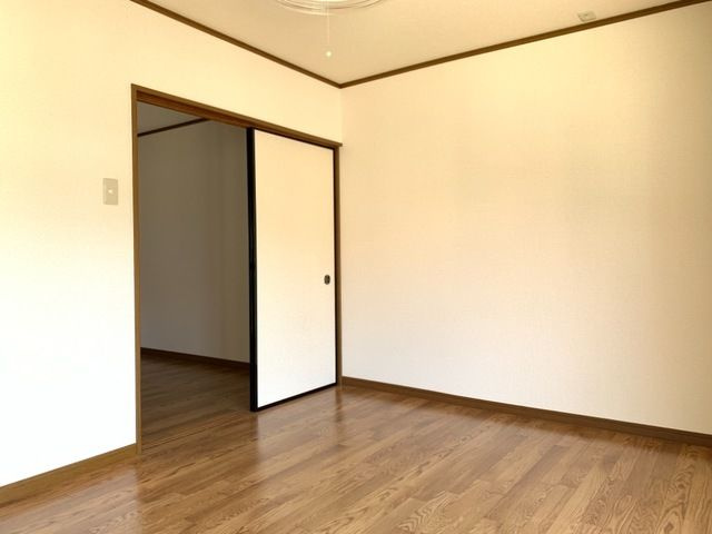 岩作早稲田貸家1の洋室