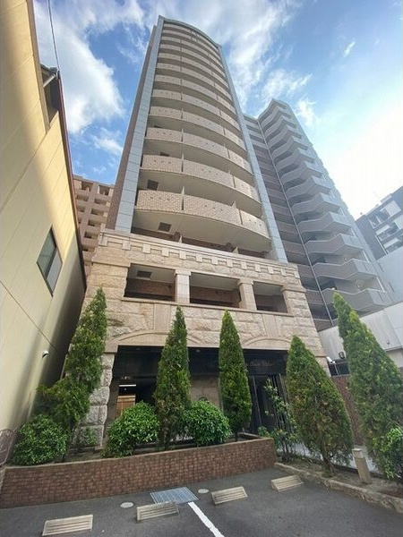 プレサンス泉アーバンゲートの外観