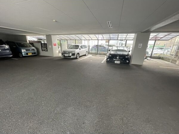 桜山アネックスの駐車場