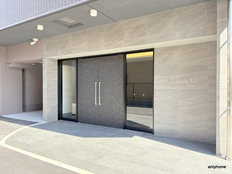 アドバンス北大阪フィーノ　仲介手数料無料のエントランス