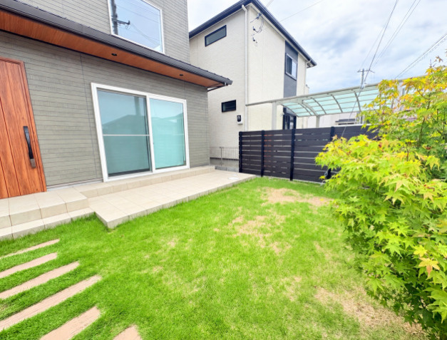 野口町水足　中古戸建の庭|広い芝生のお庭スペースはBBQやプール遊びにも◎