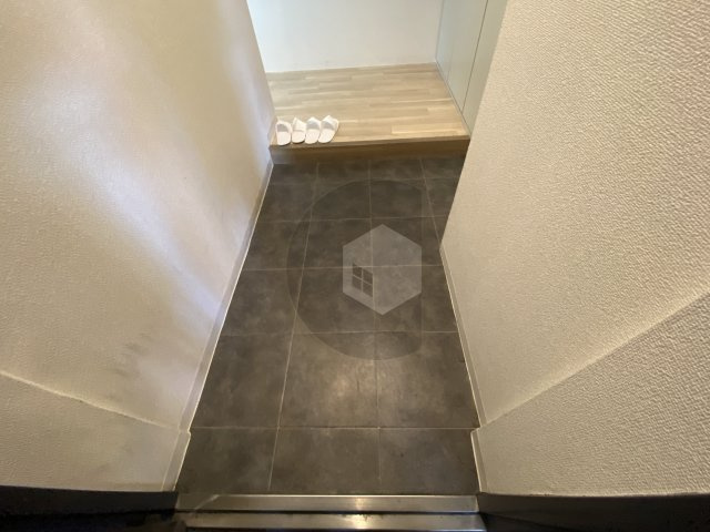 リアライズ荒本の玄関