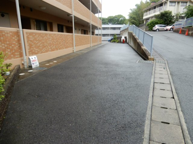 コントレイルの駐車場