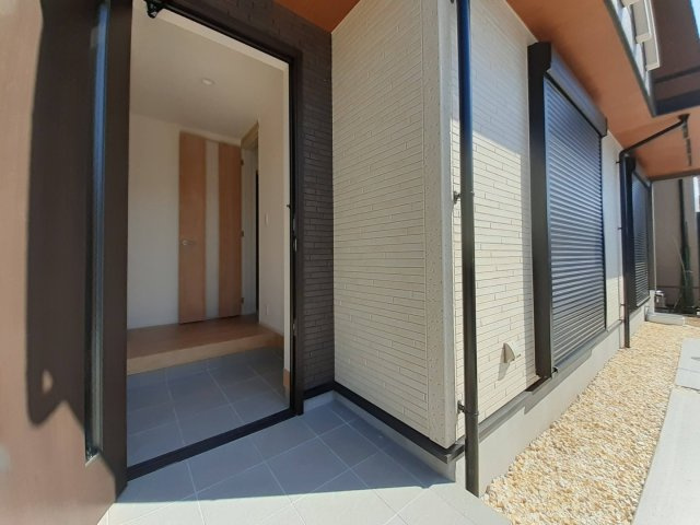 熊本市南区近見１丁目の新築一戸建の玄関