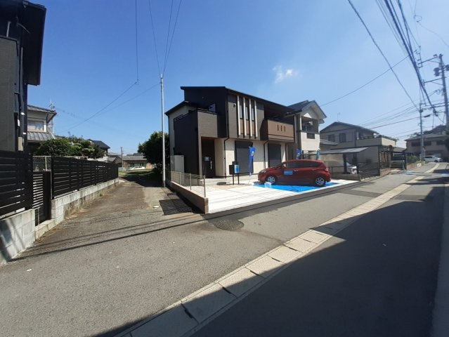熊本市南区近見１丁目の新築一戸建の前面道路含む現地写真
