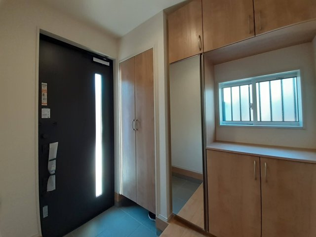 熊本市南区近見１丁目の新築一戸建の玄関