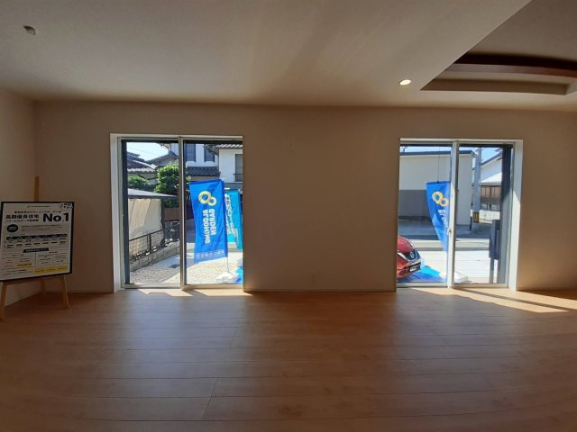 熊本市南区近見１丁目の新築一戸建の居間・リビング|LDK19.0帖