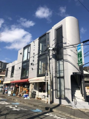 T・S箕面駅前