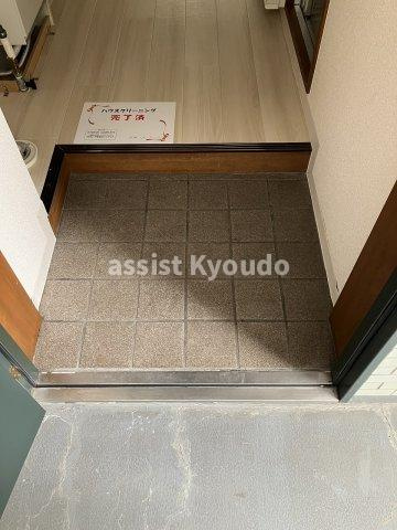 上北沢アサカマンションの玄関